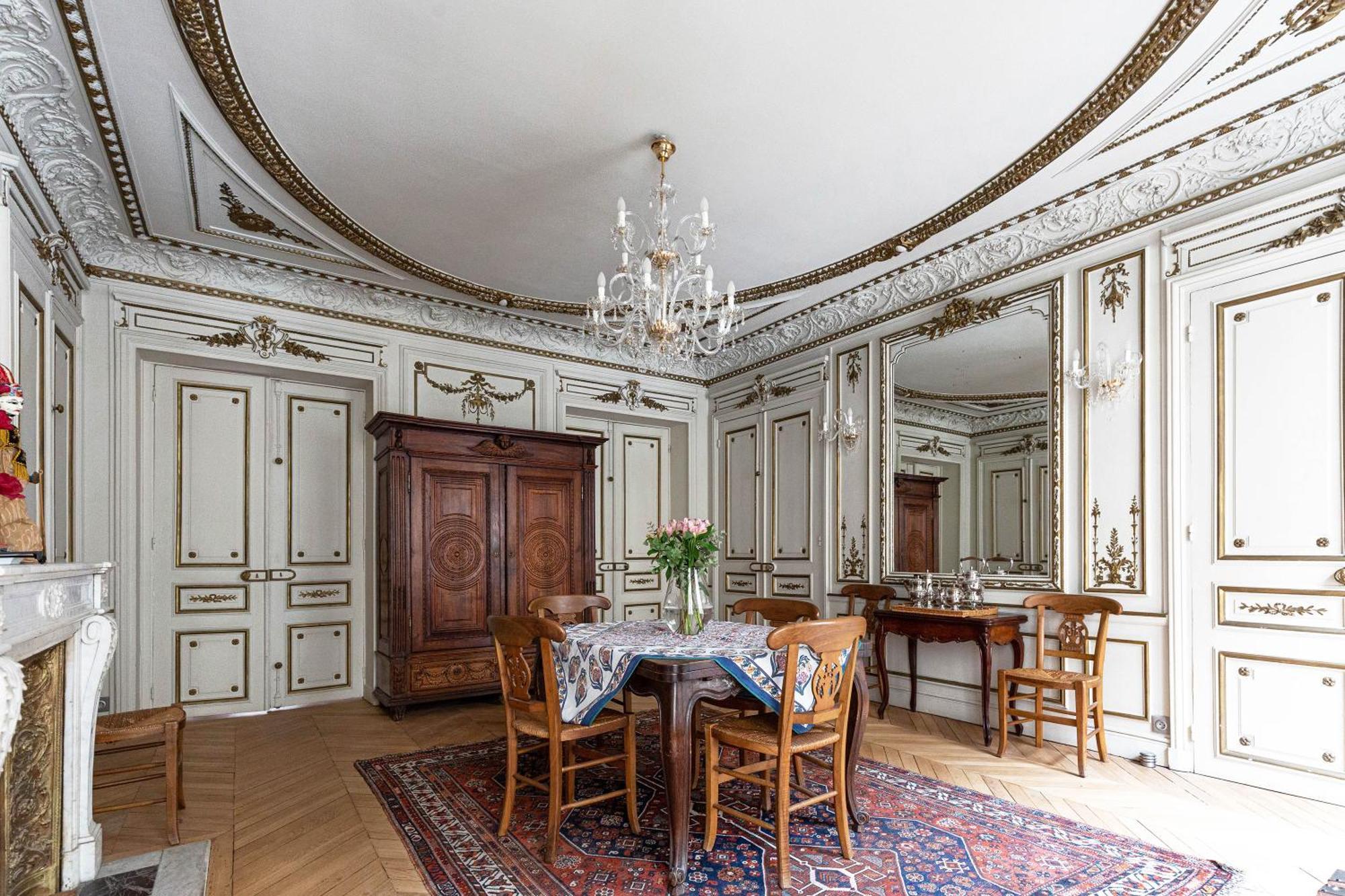 Veeve - Classical Features In The 9th * Parijs